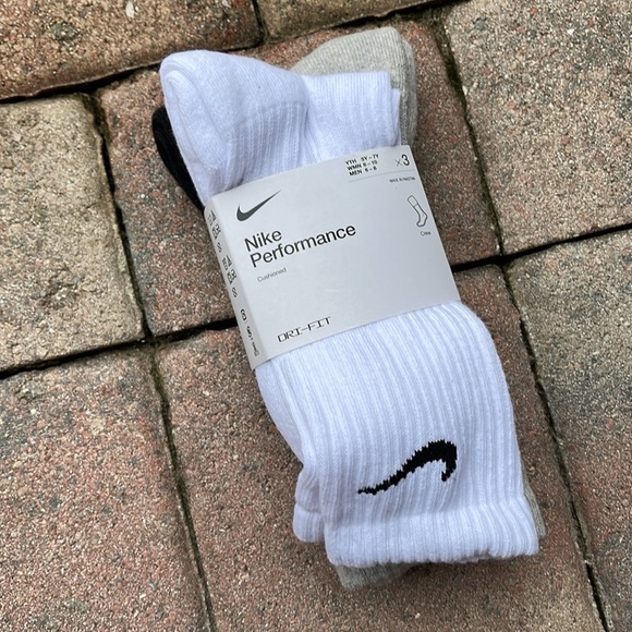 Nike (3 pairs) Performance
Multi-Color Cushioned Crew Socks
SX4719-967 - Picture 9 of 16